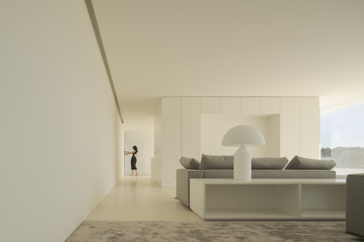 Вилла 95 Sotogrande / Fran Silvestre Arquitectos - Интерьерная фотография, стул