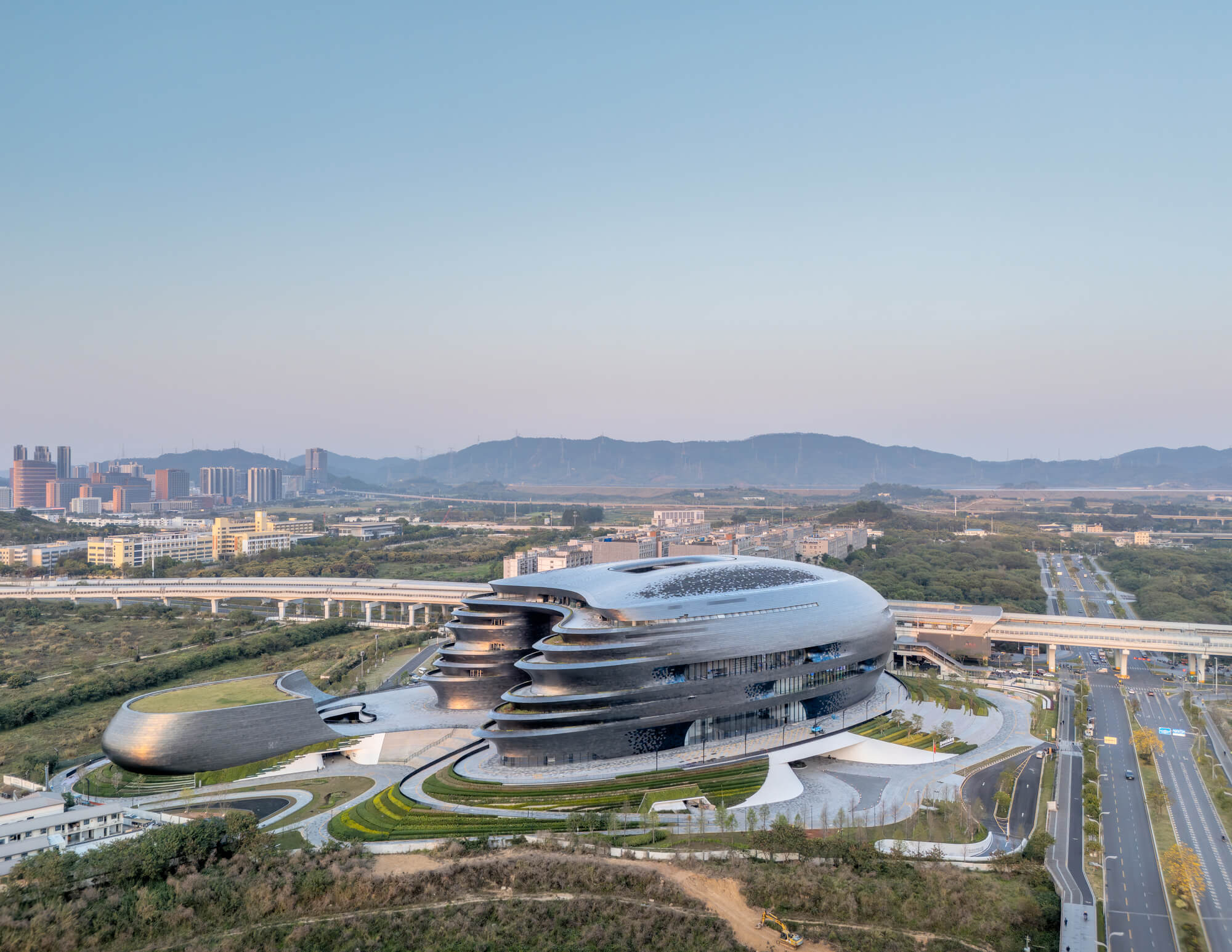 Zaha Hadid Architects завершает музей науки и технологии Шэньчжэнь