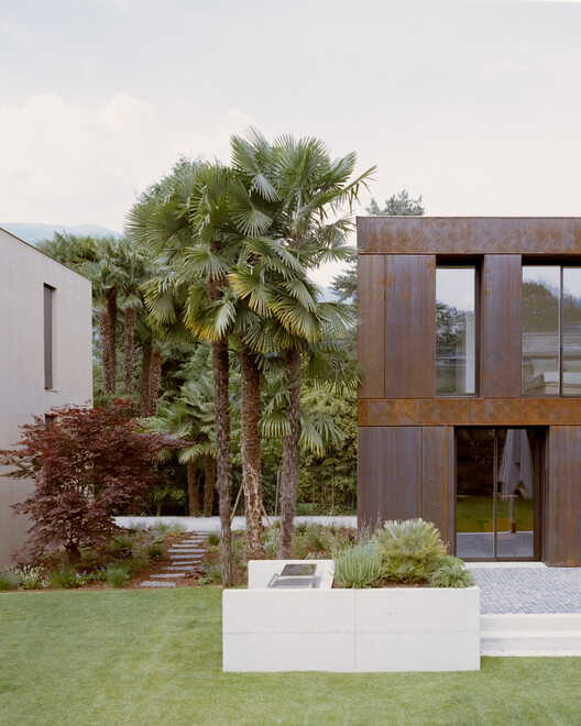 Lih Residence / Atelier Rampazzi - внешняя фотография, бетон, сад, внутренний двор