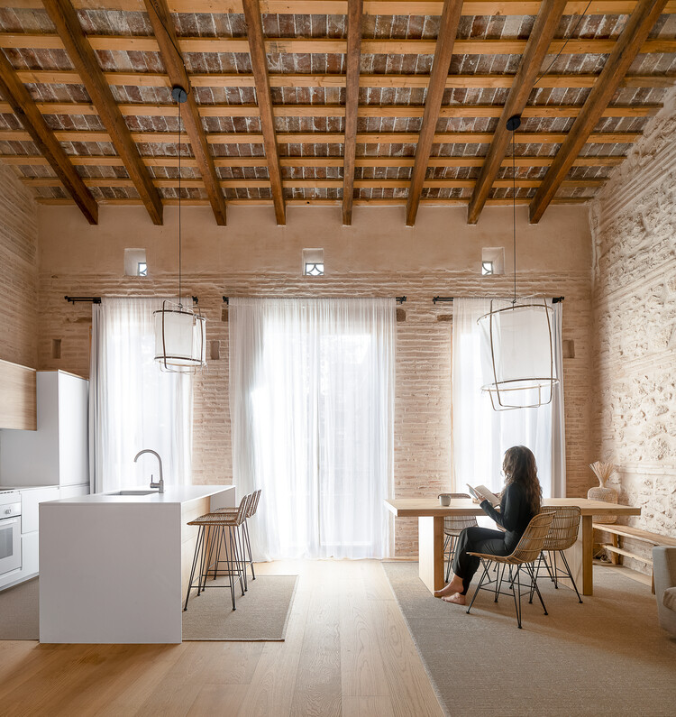 Лос -Анджелесские квартиры / Homu Arquitectos - Интерьерная фотография, дерево, стул, освещение, стол