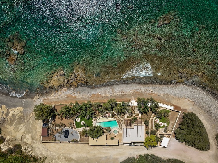 Echo of the Sea Holiday Home / Entopos Architects - изображение 2 из 24