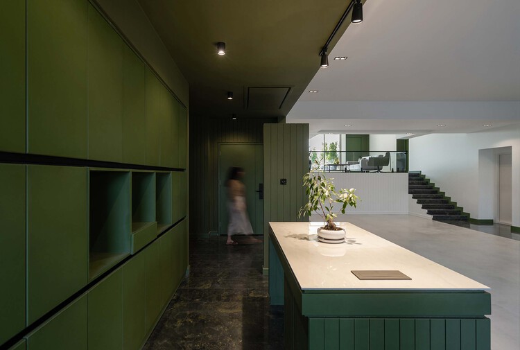 Mian Residential Project / Pi Architects - Интерьерная фотография, кухня, стекло