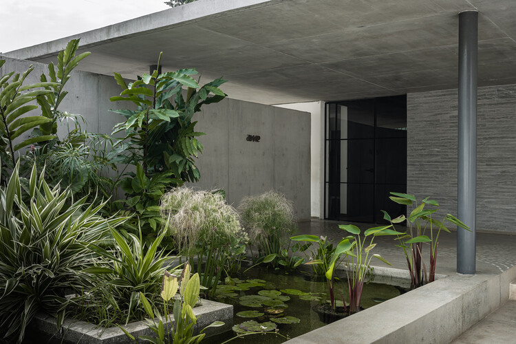Ame Studio / Betweenspaces - внешняя фотография, бетон, внутренний двор