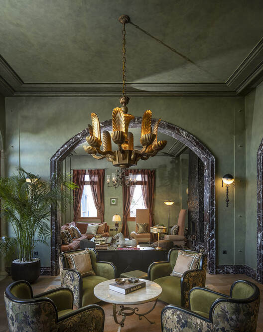 Beihouse / Dagher Hanna & Partners - Интерьерная фотография, освещение, стул, таблица