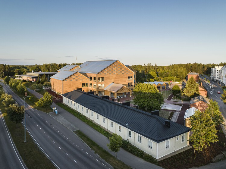 Монио средняя школа и культурный центр / AOR Architects - Внешняя фотография