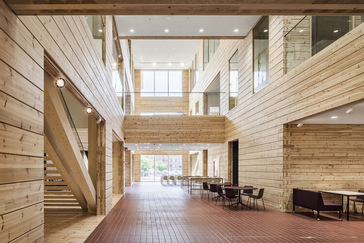 Монио средняя школа и культурный центр / AOR Architects - Интерьерная фотография, древесина