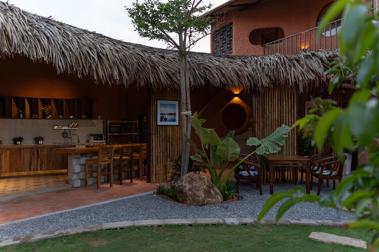 Dragonfly Retreat & Cafe / Country House. Архитектура - внешняя фотография, древесина