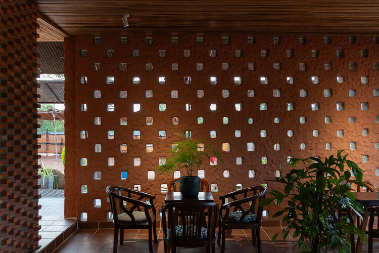 Dragonfly Retreat & Cafe / Country House. Архитектура - интерьерная фотография, столовая, дерево