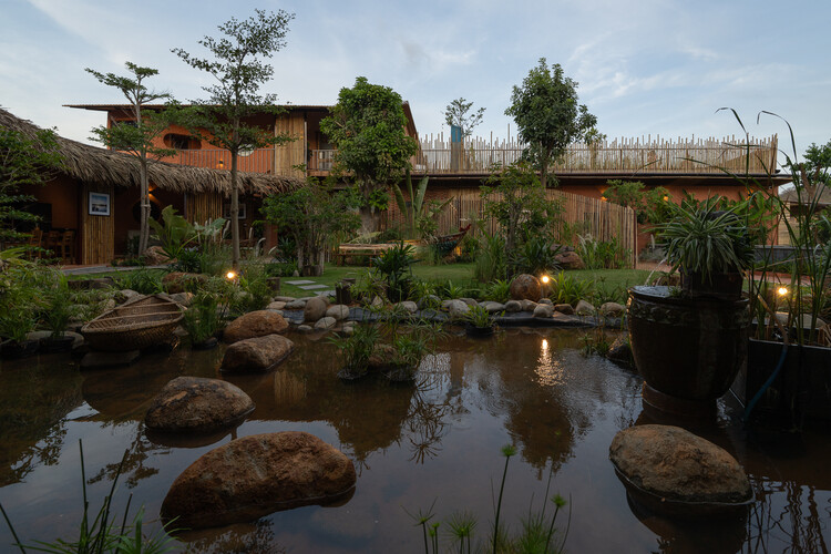 Dragonfly Retreat & Cafe / Country House. Архитектура - внешняя фотография, сад, двор