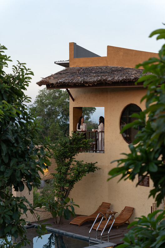 Dragonfly Retreat & Cafe / Country House. Архитектура - внешняя фотография, балкон