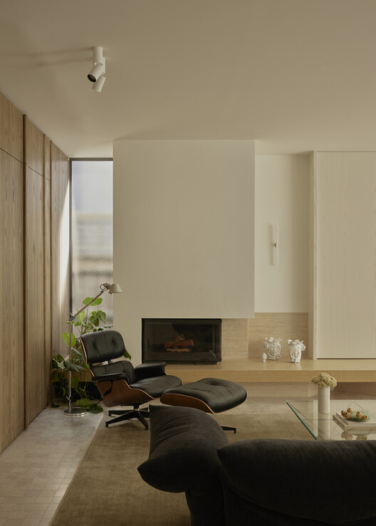 Malvern House / Studio Ceravolo - Интерьерная фотография, дерево, освещение, стул