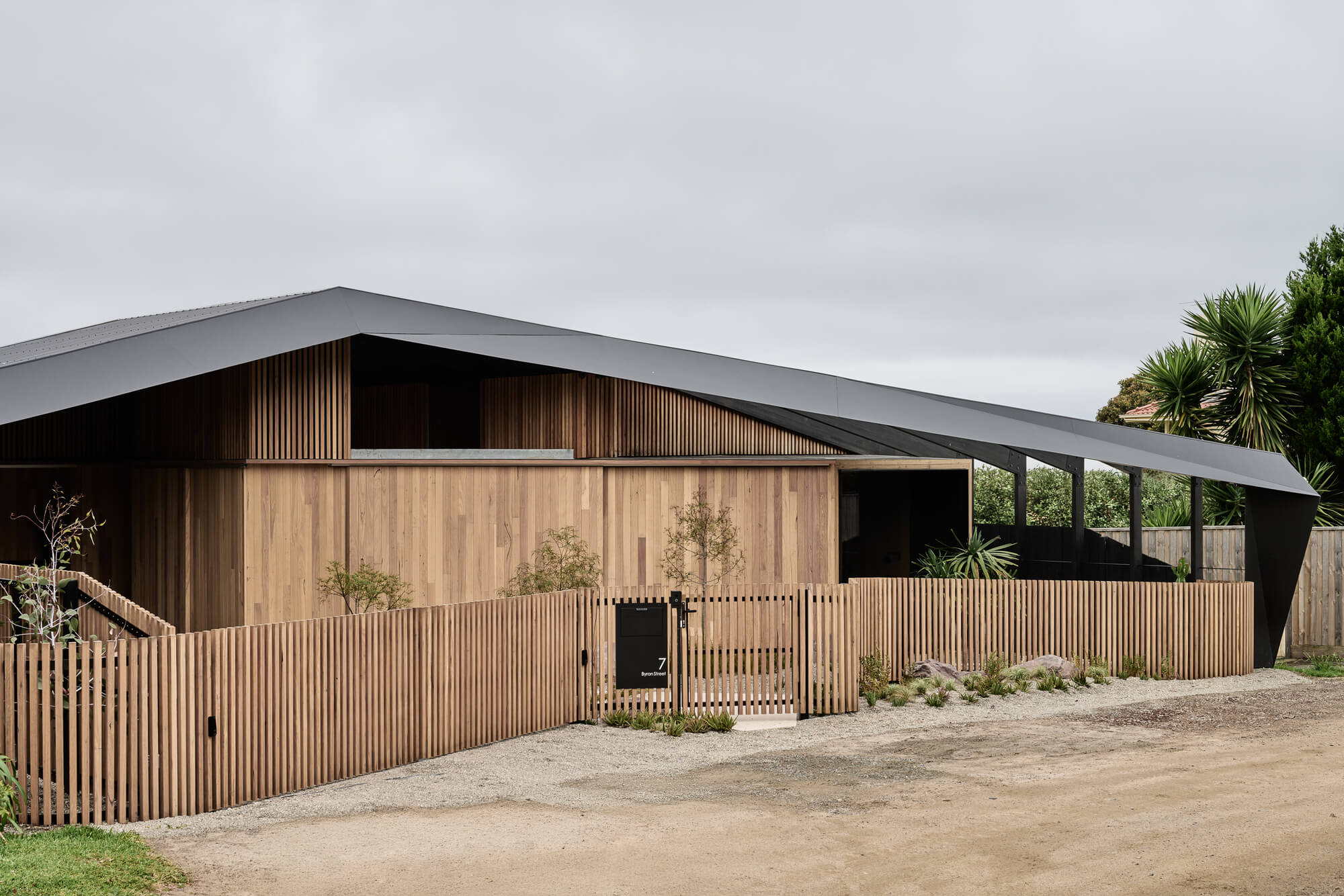 Kross House / Figr Architecture & Design