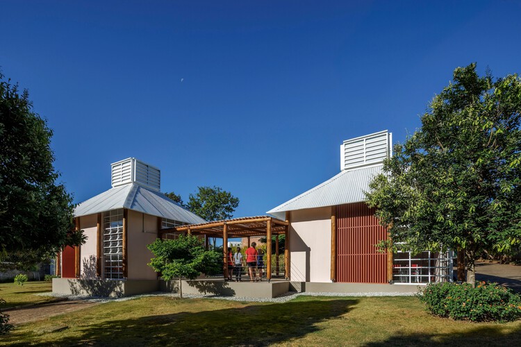 Módulo João de Barro School / Mach Arquitetos + Biri - Внешняя фотография, сад