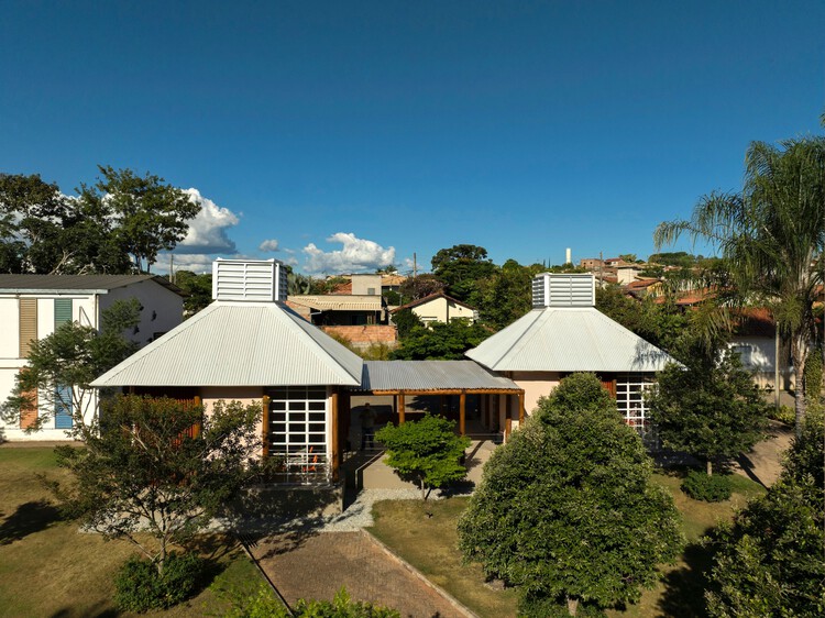 Módulo João de Barro School / Mach Arquitetos + Biri - Внешняя фотография, сад