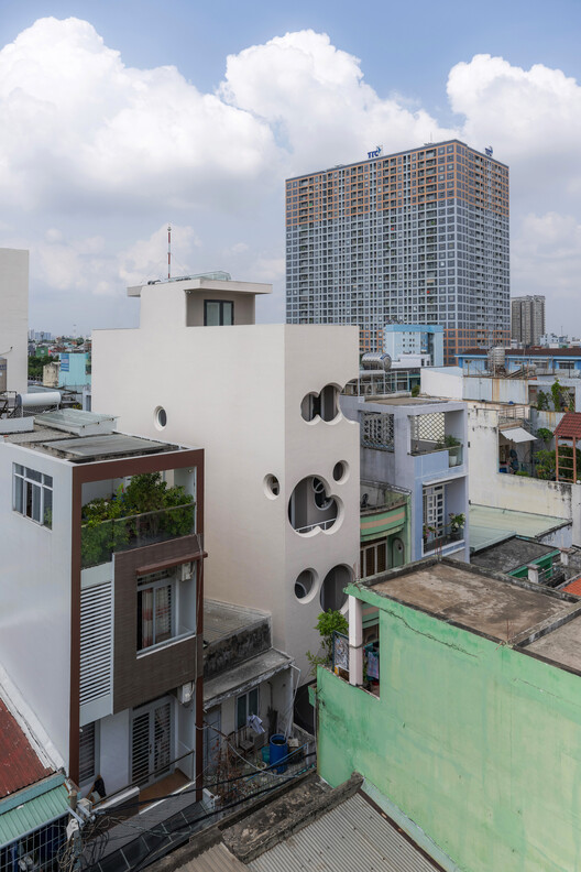 Cloud House / Room+ Design & Build - Внешняя фотография, балкон