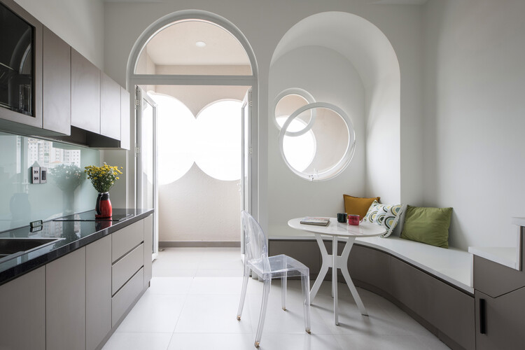 Cloud House / Room+ Design & Build - Интерьерная фотография, освещение, стул