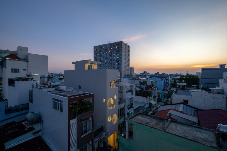 Cloud House / Room+ Design & Build - Внешняя фотография, CityScape