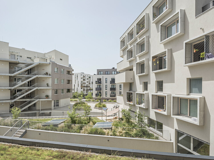 Quartiershaus Am Stadtbalkon / Feld72 - внешняя фотография, балкон, бетон