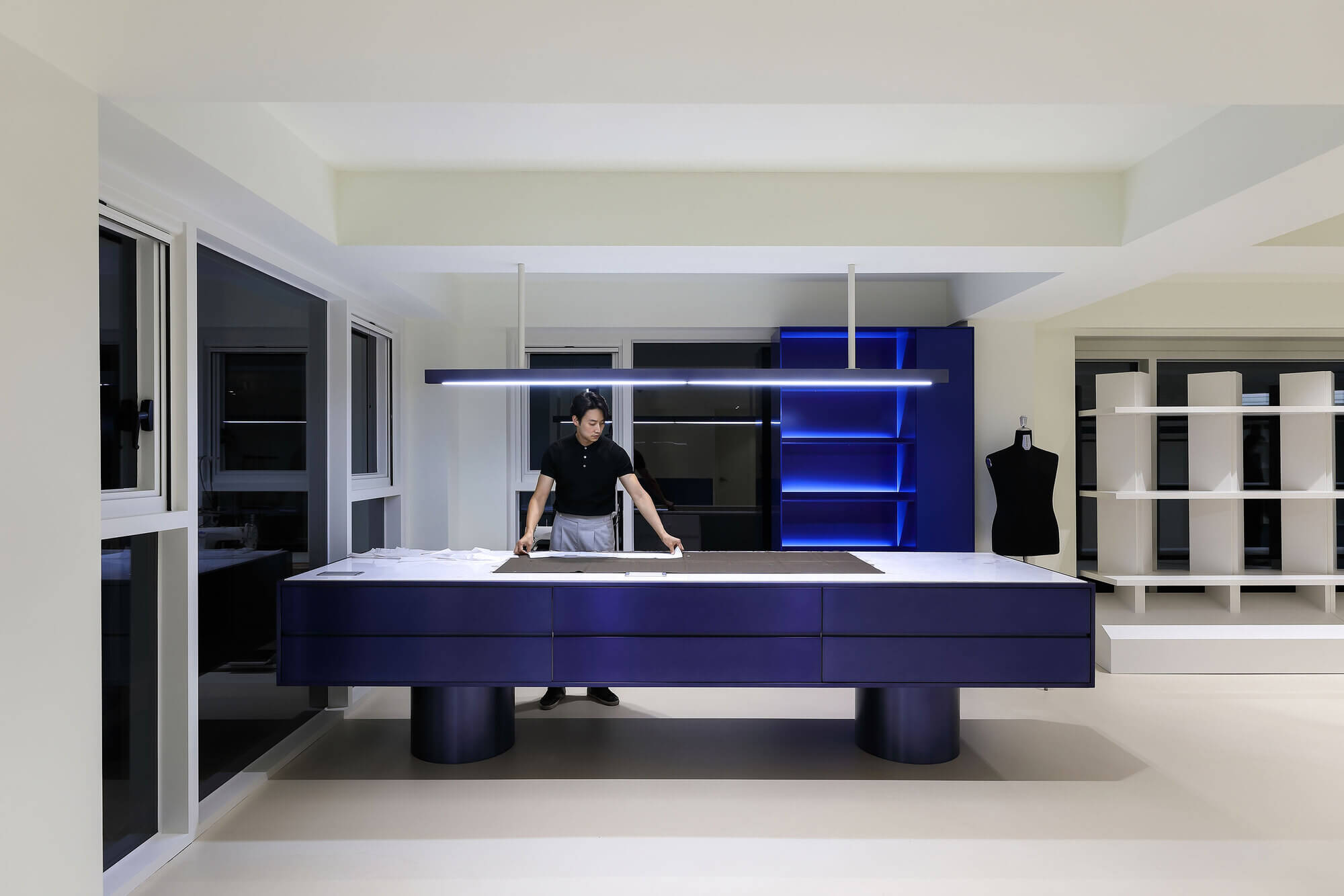Pavone / Design Studio Maoom