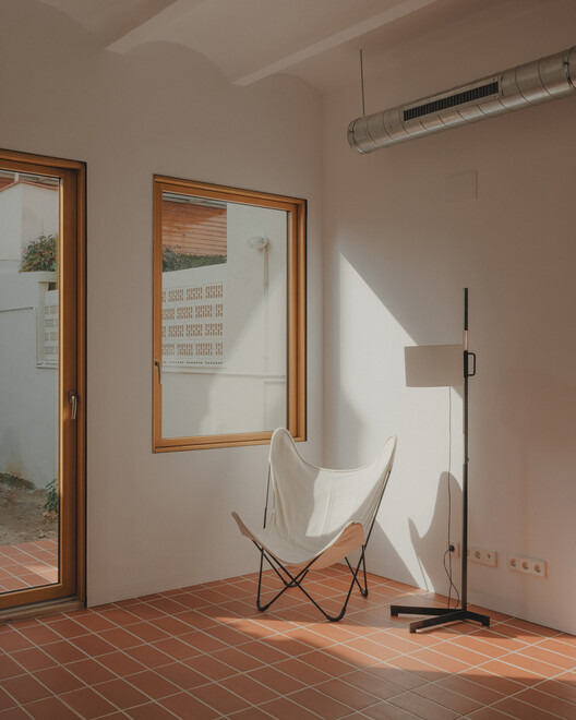 Joan Maragall House / CA -N Estudi - Интерьерная фотография, дерево, освещение