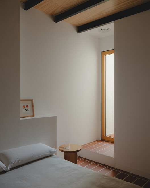 Joan Maragall House / CA -N Estudi - Интерьерная фотография, спальня, дерево, освещение