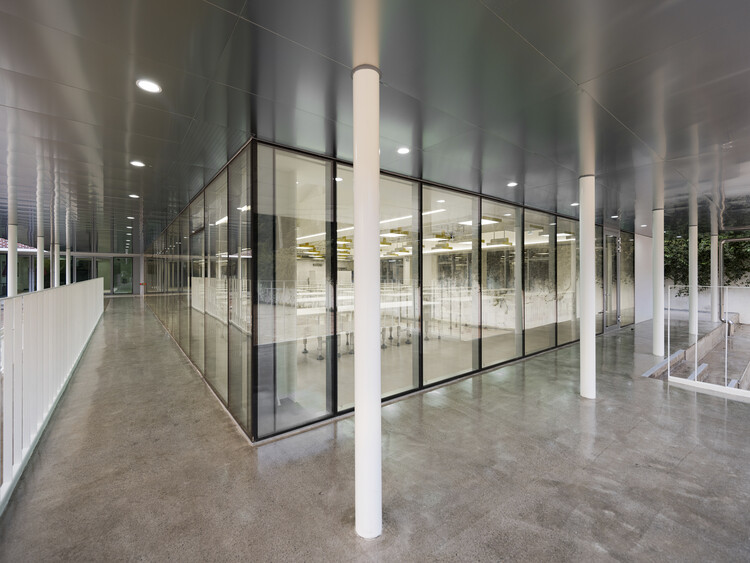 Mirae High School of Science & Technology Cafeteria Extension / Bare Ground Architects - изображение 4 из 36
