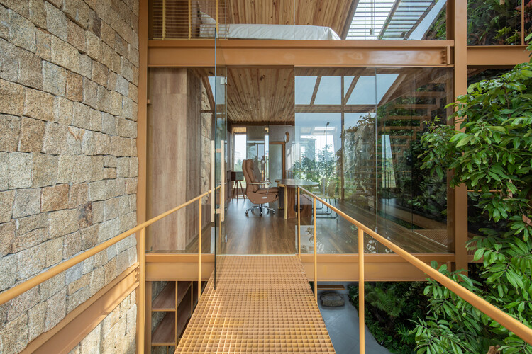Ga.o House / 85 Дизайн - Интерьерная фотография, дерево, стекло, луч