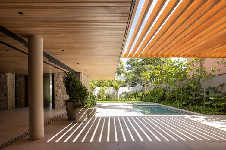 House Europa / Two Arquitetura - Интерьерная фотография, дерево, балкон