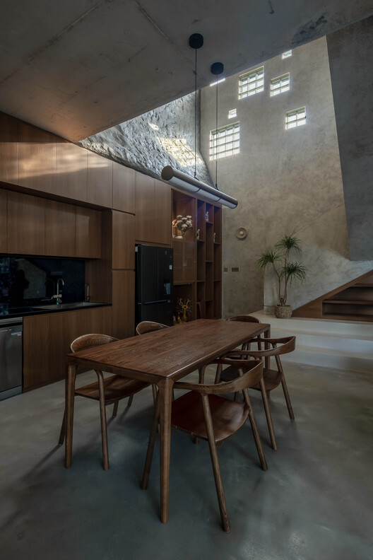 PR House / Plus Idea Studio - Интерьерная фотография, дерево, стул