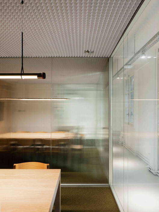 Chez Riot Office Space / Ati Architectes - Интерьерная фотография, освещение, стекло