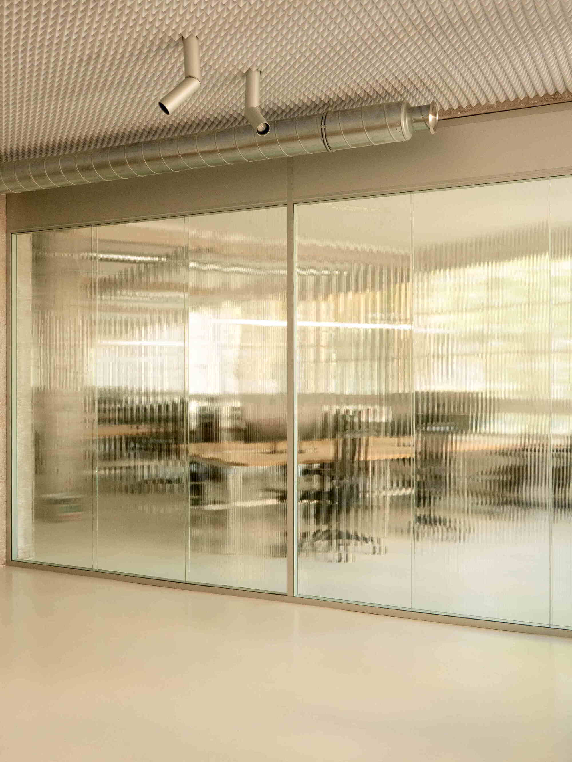Chez Riot Office Space / ūti Architectes