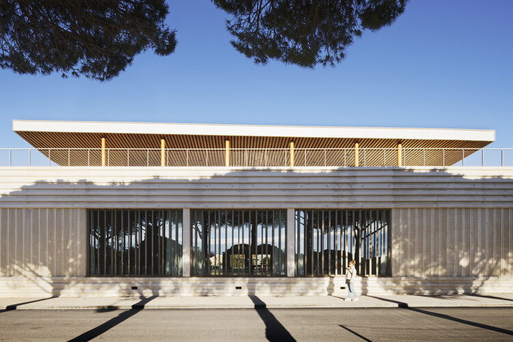 Зал событий L'Agora и Ernest Hemingway Media Library / Ateliers A+ - Внешняя фотография