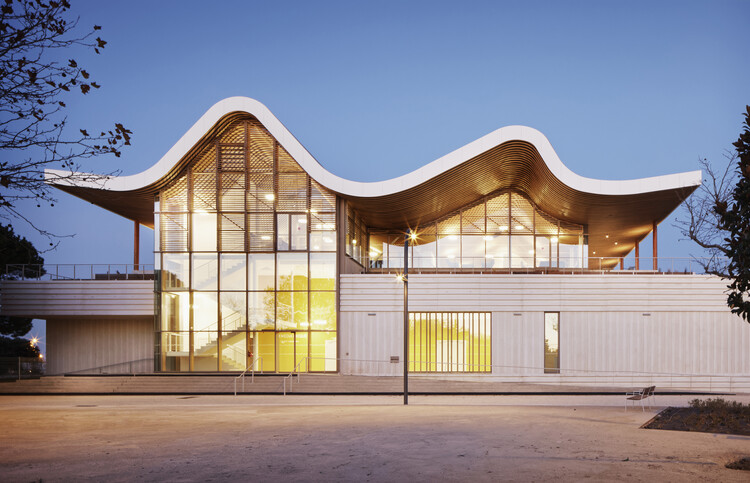 Зал событий L'Agora и Ernest Hemingway Media Library / Ateliers A+ - Внешняя фотография