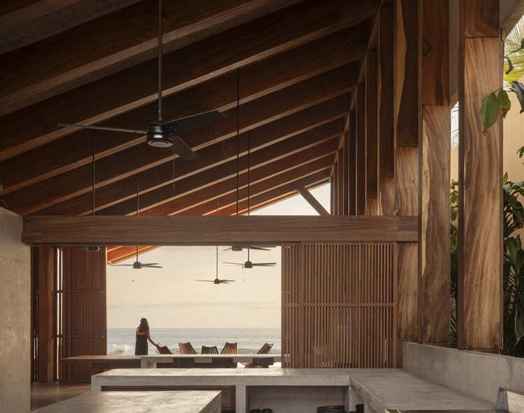 Casa Kani Ini / Tac Taller Alberto Calleja - Интерьерная фотография, дерево, луч