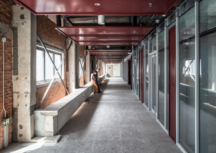YouJia'ao Community Center / UA Group - Интерьерная фотография, бетон