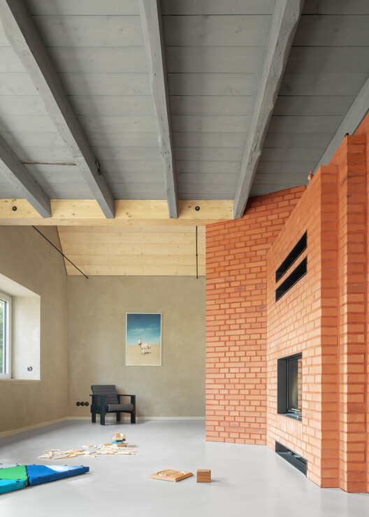 Обращение дома поселенца / Kloepfel Zeimer Architekten - изображение 7 из 25