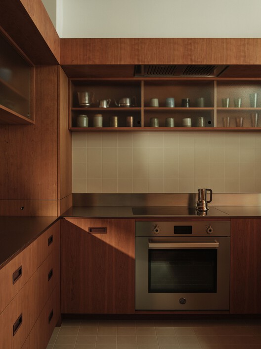 Таунхаус Pine Heath / Studio Hagen Hall - Интерьерная фотография, кухня, дерево, столешница