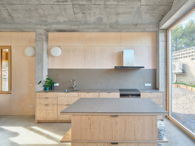 Casa CG / Alventosa Morell Arquitectes - Интерьерная фотография, кухня, древесина, столешница, раковина