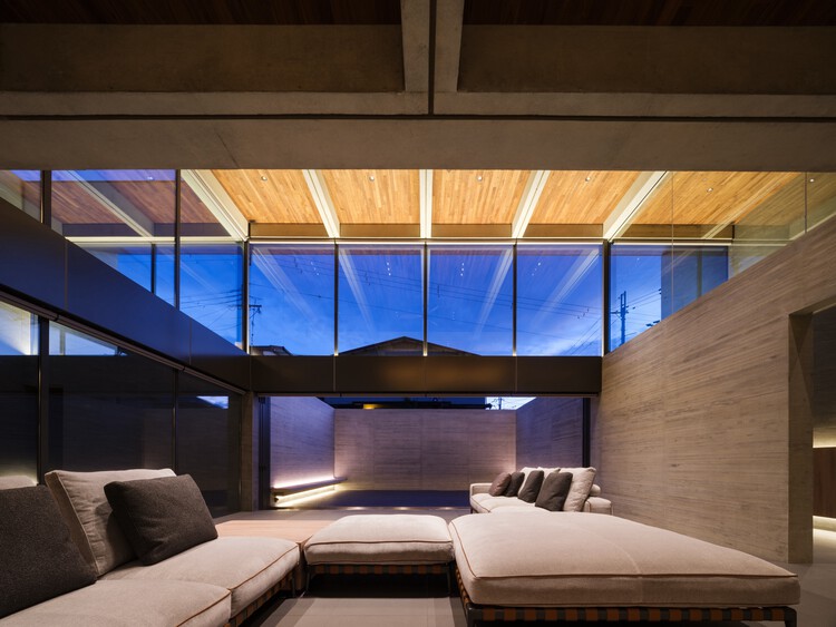 Element House / Apollo Architects & Associates - Интерьерная фотография, гостиная, дерево, палуба