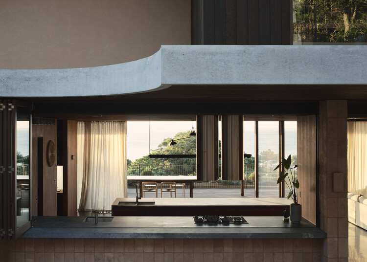 Brahminy House / HGA.Studio - Интерьерная фотография, кухня, дерево