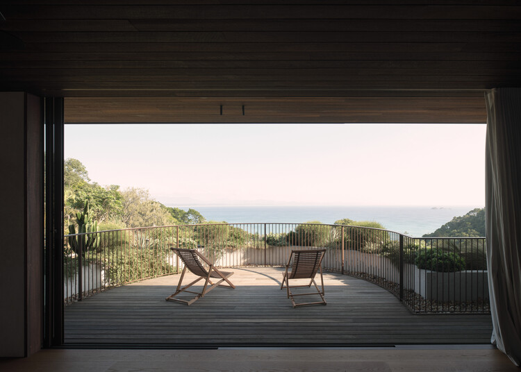 Brahminy House / HGA.Studio - Внешняя фотография, балкон, палуба