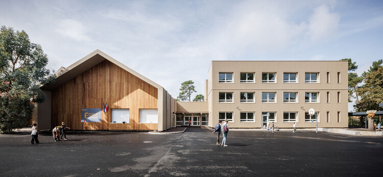 Школьная группа Cap de Bos / BPM Architectes - изображение 6 из 21