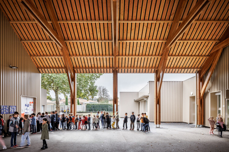 Школьная группа Cap de Bos / BPM Architectes - Интерьерная фотография