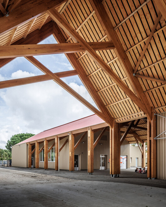 Школьная группа Cap de Bos / BPM Architectes - изображение 5 из 21