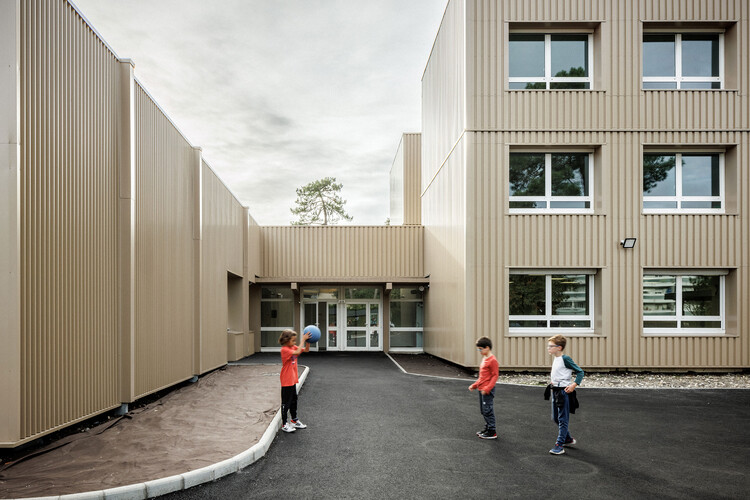Школьная группа Cap de Bos / BPM Architectes - Интерьерная фотография