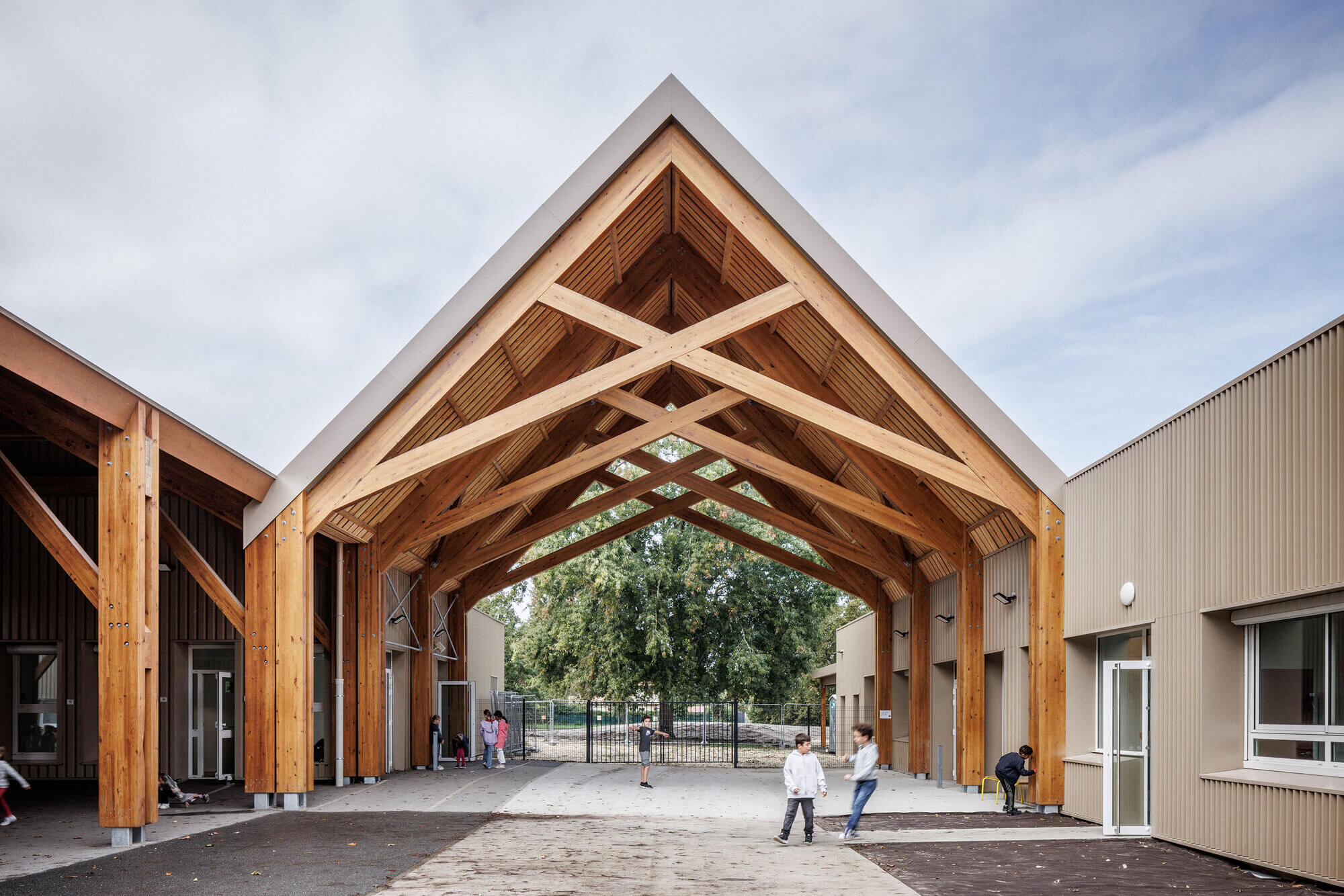 Школьная группа Cap de Bos / BPM Architectes
