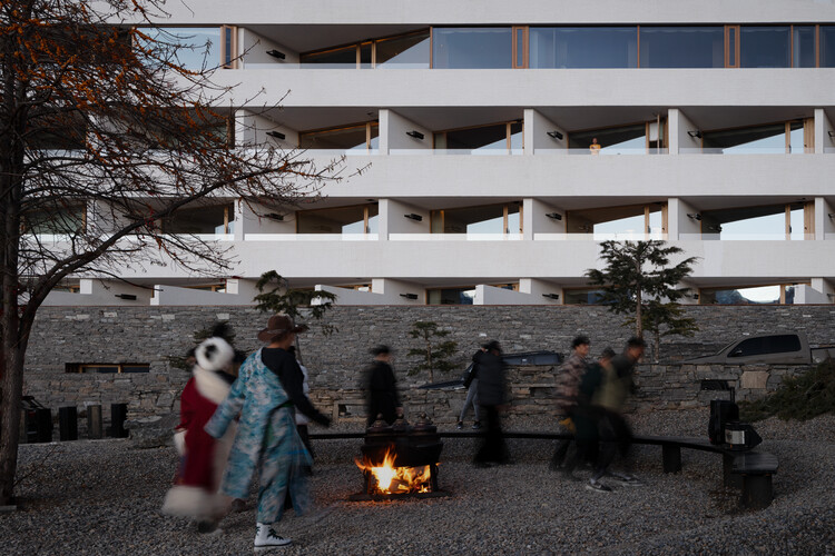 Poodom Deqin Meri Hotel / Buzz / Büro Ziyu Zhuang - Внешняя фотография