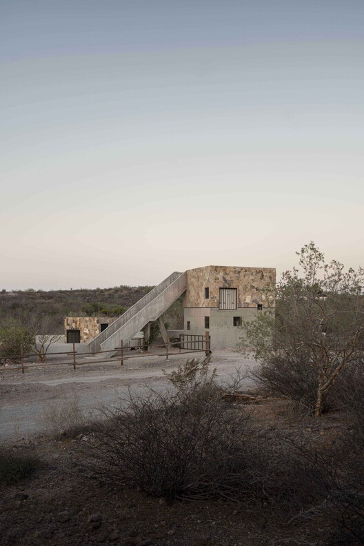 Casa La Paz / Ludwig Godefroy Architecture - изображение 2 из 21