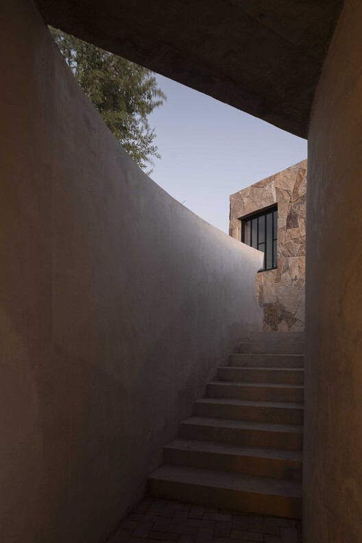 Casa La Paz / Ludwig Godefroy Architecture - Интерьерная фотография, лестница, бетон