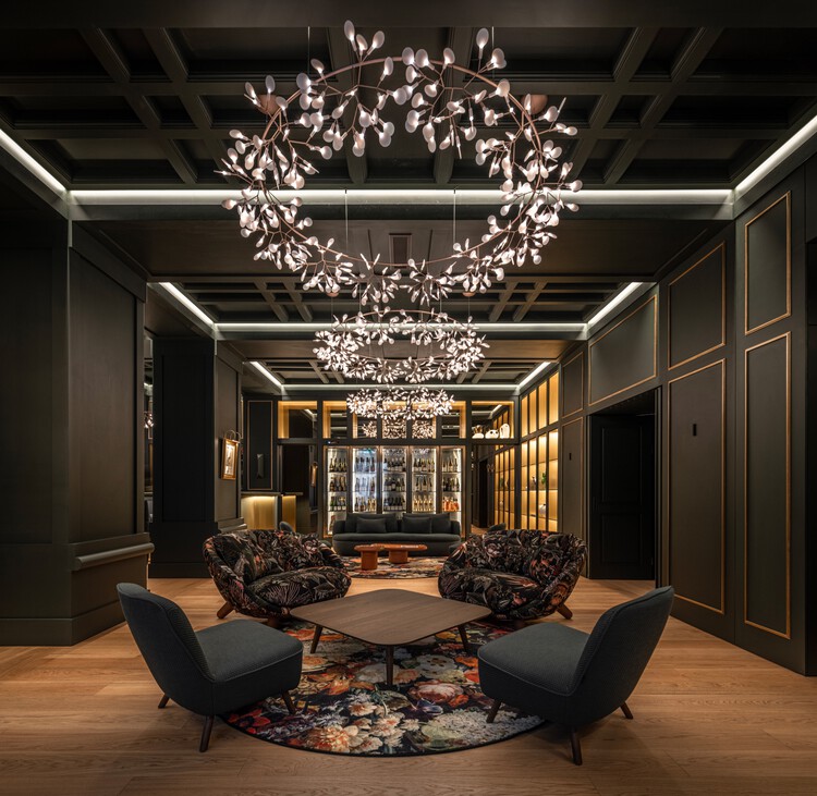 Art Legacy Hotel / Rebelo Andrade - Интерьерная фотография, гостиная, освещение, стул